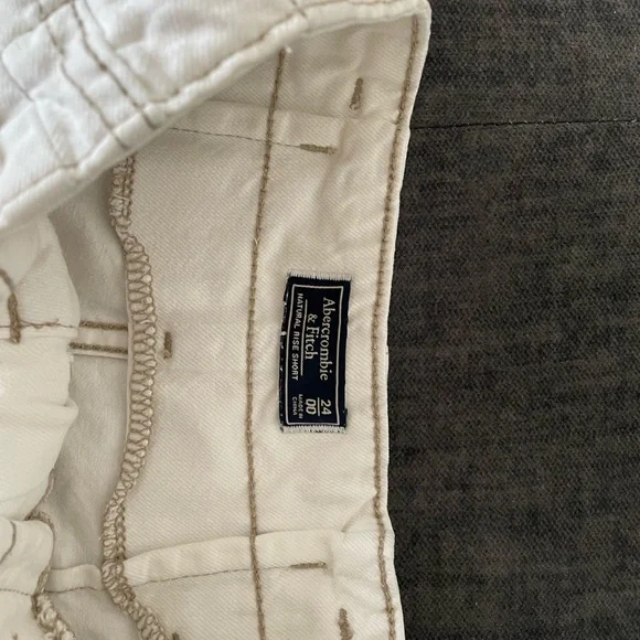 I’m selling them because they don’t fit me anymore. - Picture 4 of 4